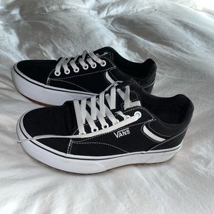 Vans Seldan Women’s platform sneaker. Like new.